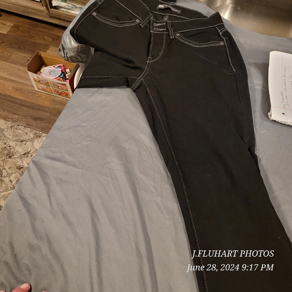 Levi Curvy Straight Jean's NWOT  Black Sz 4M W27 L32 - Picture 11 of 16